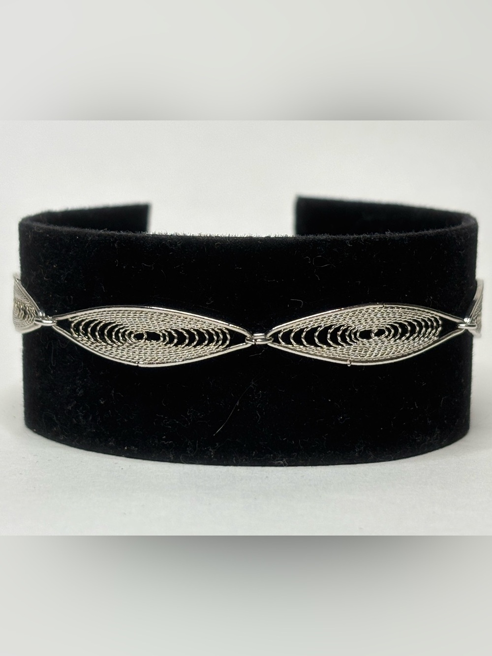 Signed Trifari Silver Filigree 7in Bracelets #6003